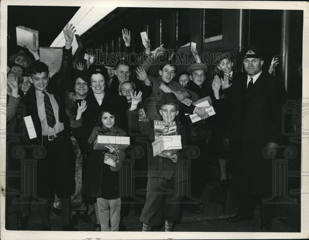 1937 Press Photo The St. Paul School students visit Greenfield Village - Historic Images