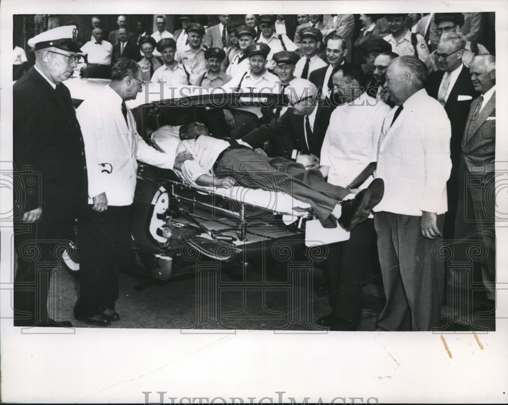 1956 Press Photo Chicago postman Sam Shinsky with the new ambulance - Historic Images