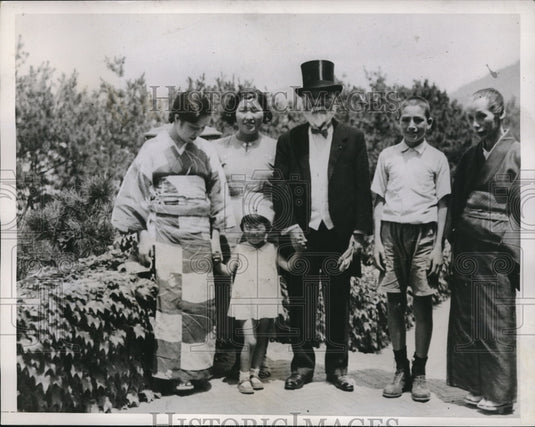 1935 Press Photo Korekiyo Takahashi w/ members of his family - Historic Images
