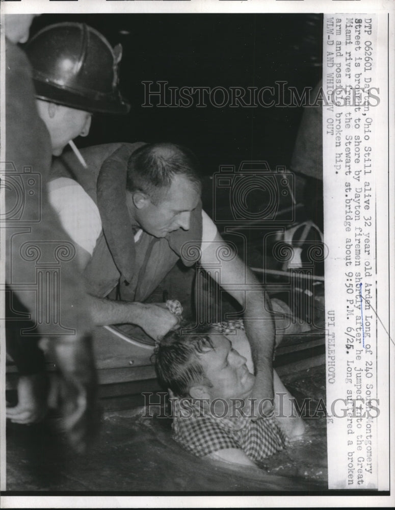 1959 Press Photo Arden Long still alive after jumping into Great Miami river - Historic Images