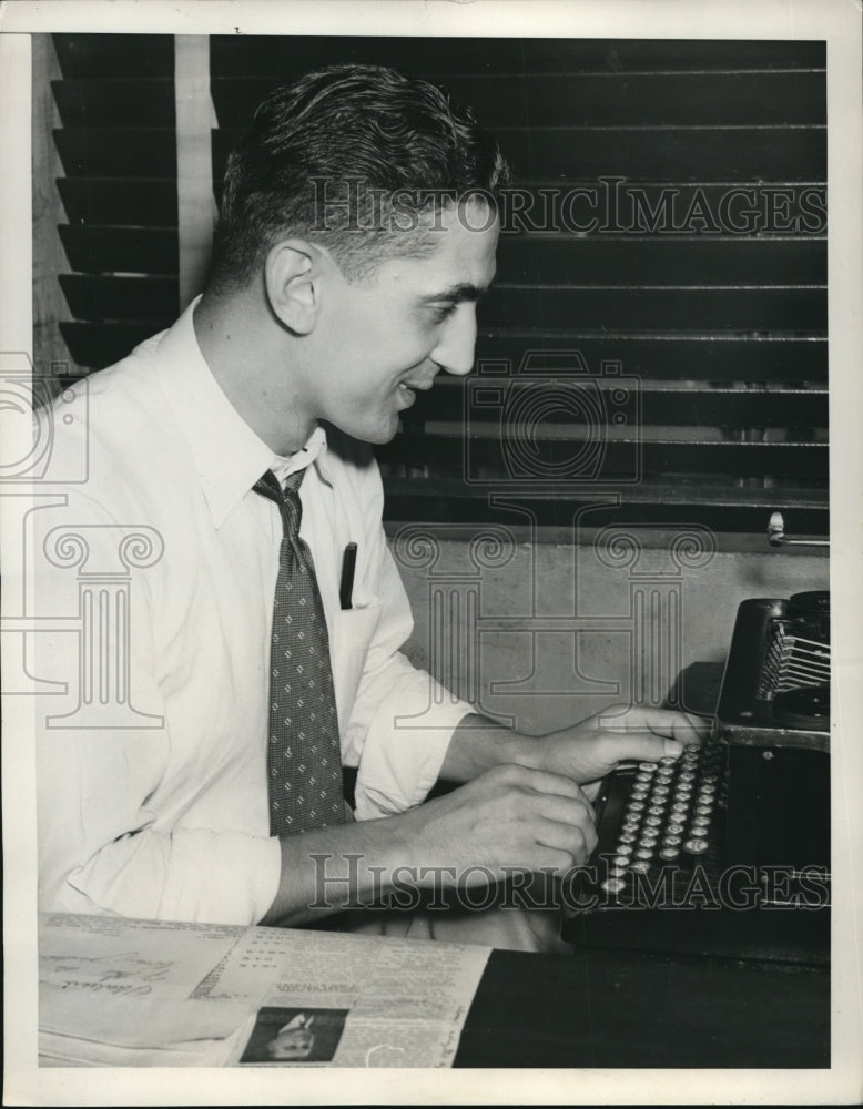1940 Press Photo Frank Sauliere Reporter for Miami Daily News - Historic Images