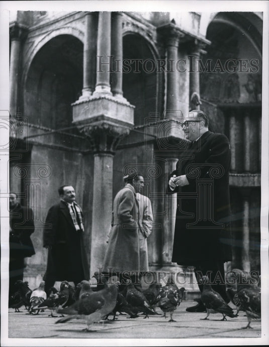 1957 Press Photo French Solicalisst Pierre Commin in Venice's Piazza San Marco - Historic Images