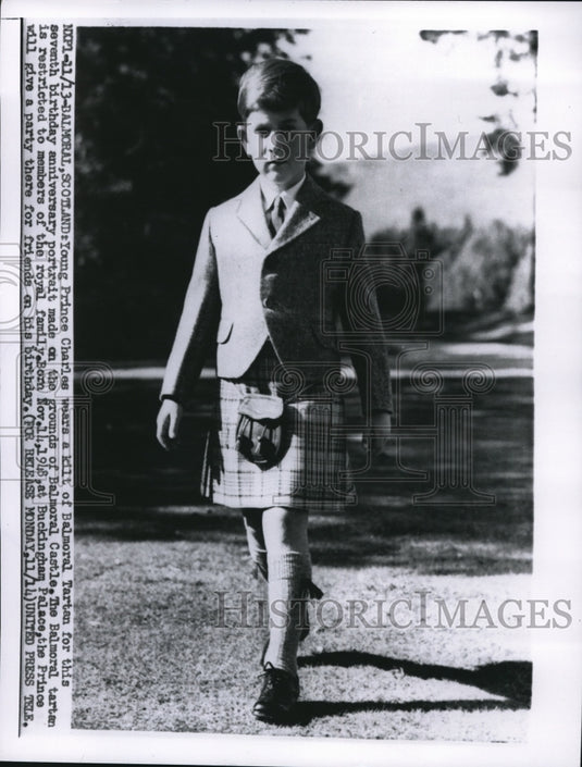 1955 Press Photo Young Prince Charles wearing a kilt of Balmoral Tartan - Historic Images
