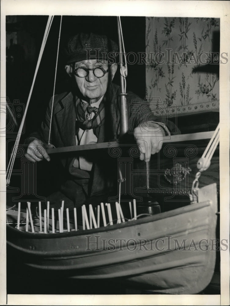 1944 Press Photo Henry F Rottmer inventor to eliminate hazards of seafaring men - Historic Images