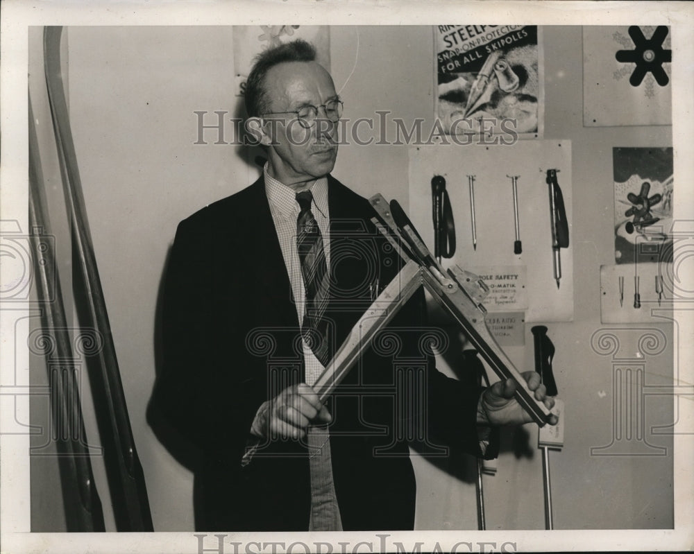 1939 Press Photo John Rydberg at Inventors Exposition of the American Hobby - Historic Images