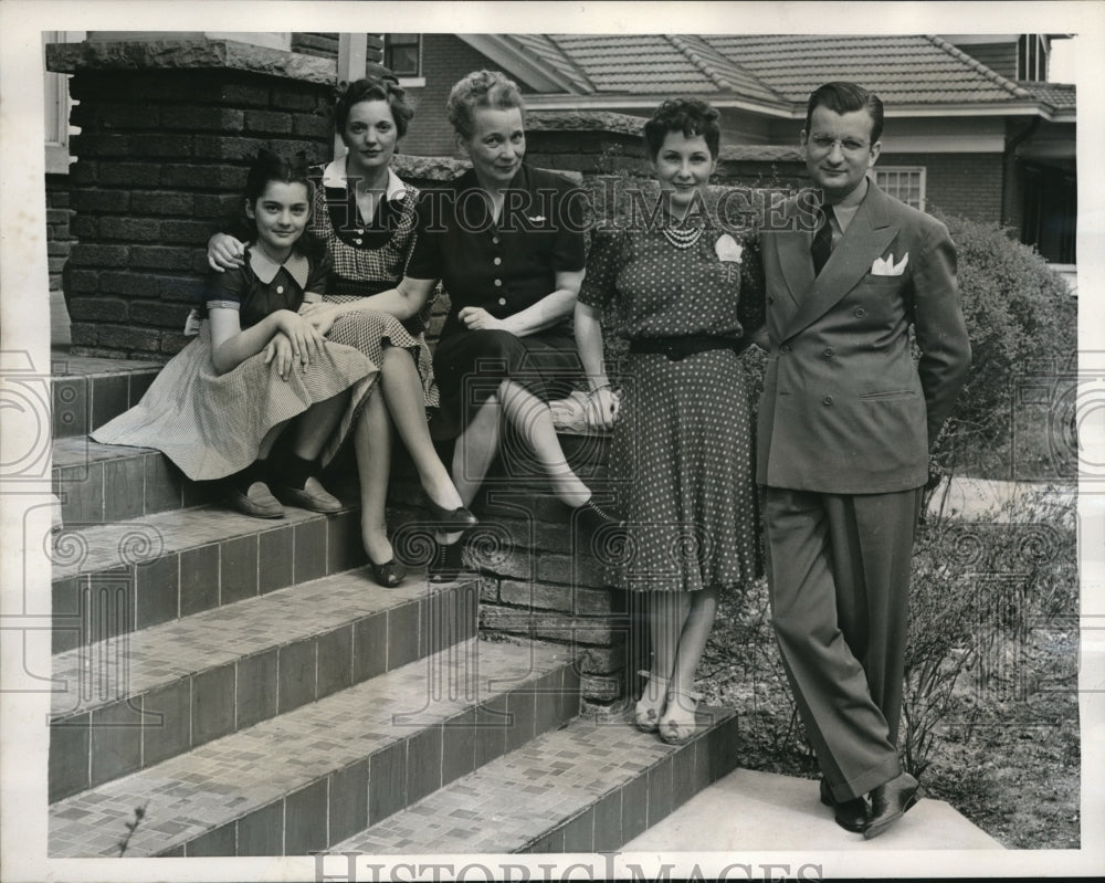 1940 Press Photo Olendorf Family - Historic Images