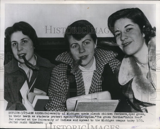 1954 Press Photo Univ. of Michigan Coeds protest againt McCarthyism - Historic Images