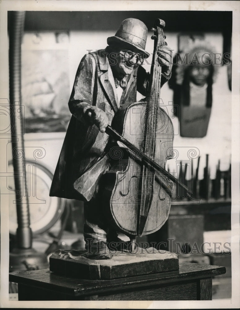 1940 Press Photo Corner street musician sculpture by Frederick Sheller - Historic Images