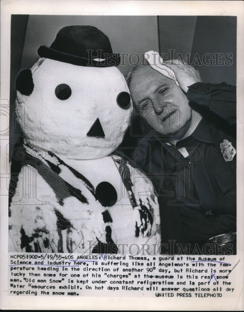 1955 Press Photo Museum of Science and Industry guard Richard Thomas - Historic Images