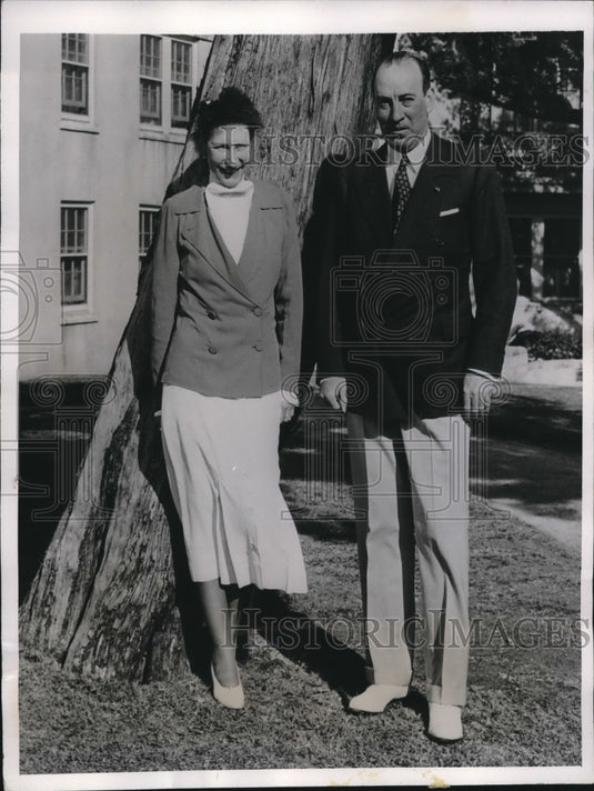 1937 Press Photo Mr. and Mrs. William Warren Rhodes at the Princess Hotel - Historic Images