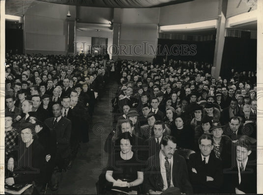Undated Press Photo Applicants for positions as Census Enumerators assemble. - Historic Images