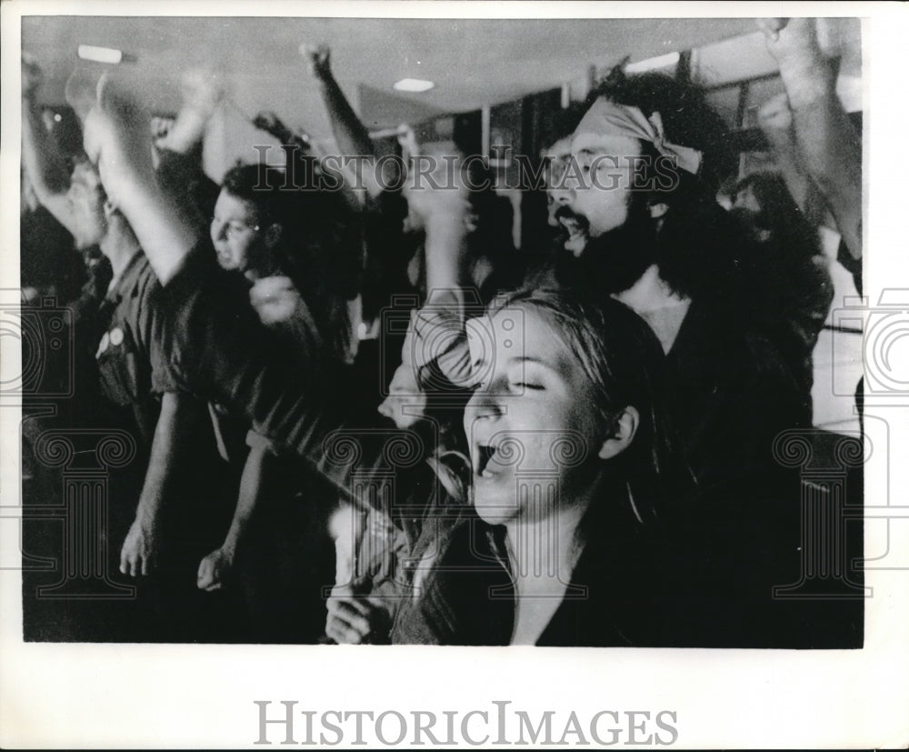 1973 Press Photo Supporters of Gainsville Eight demonstrates on Federal Court - Historic Images