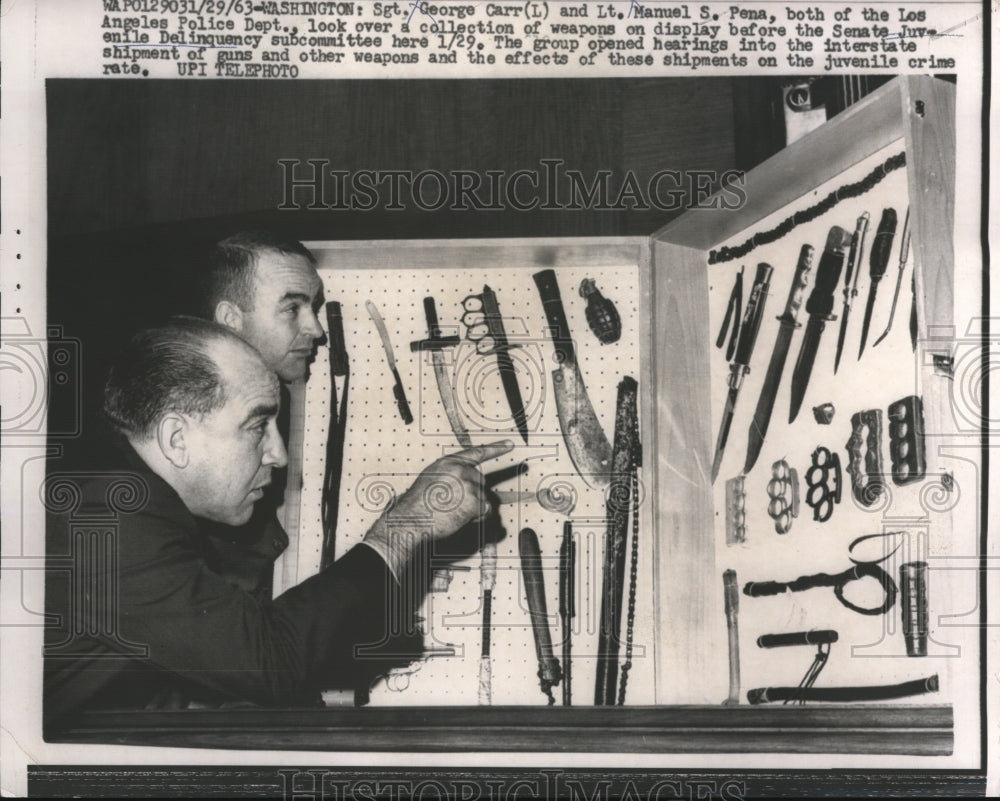 1963 Press Photo Sergeant George Carr and Lieutenant Manuel Pena - Historic Images