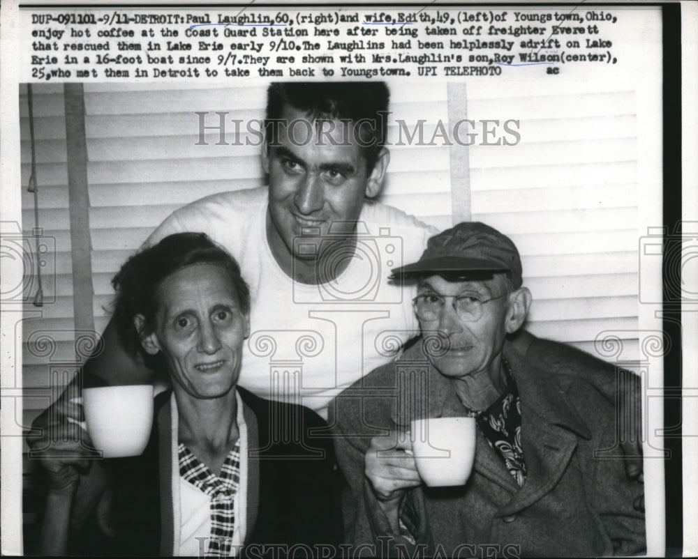 1959 Press Photo Paul Laughlin, 60, (R) and wife, Edith, 49 (L) with their Son - Historic Images