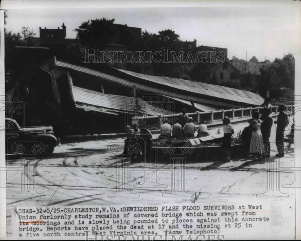 1950 Press Photo Charleston W Va flash flood survivors at collapsed bridge - Historic Images