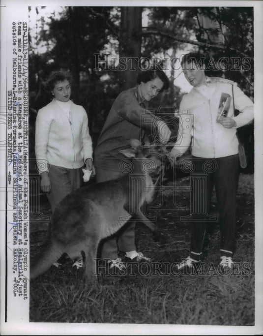 1956 Press Photo Polish Women Olympic Members at the McKenzie Animal Sanctuary - Historic Images