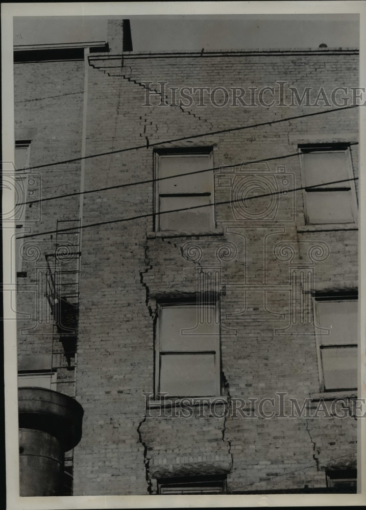 1947 Press Photo Elwood Hotel Annex Cracking Walls After Earthquake, W Virginia - Historic Images