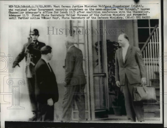 1962 Press Photo West German Justice Minister Wolfgang Stammberger Leaves Office - Historic Images