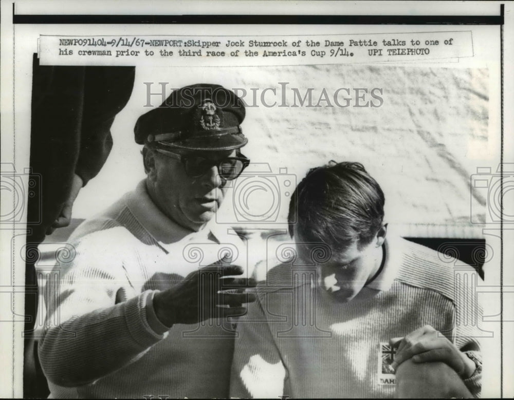 1967 Press Photo Skipper Jock Stunrock of the Dame Pattie talks to one of his - Historic Images