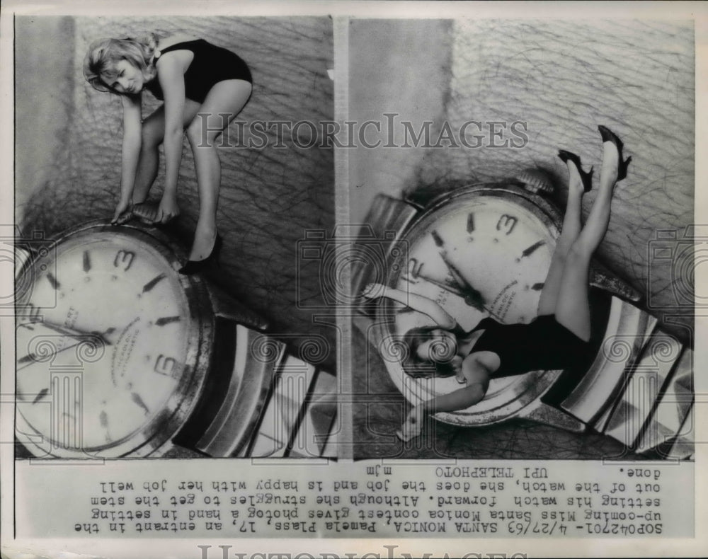 1963 Press Photo Model Pamela Plass Setting Giant Wrist Watch - Historic Images