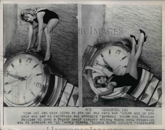 1963 Press Photo Model Pamela Plass Setting Giant Wrist Watch - Historic Images