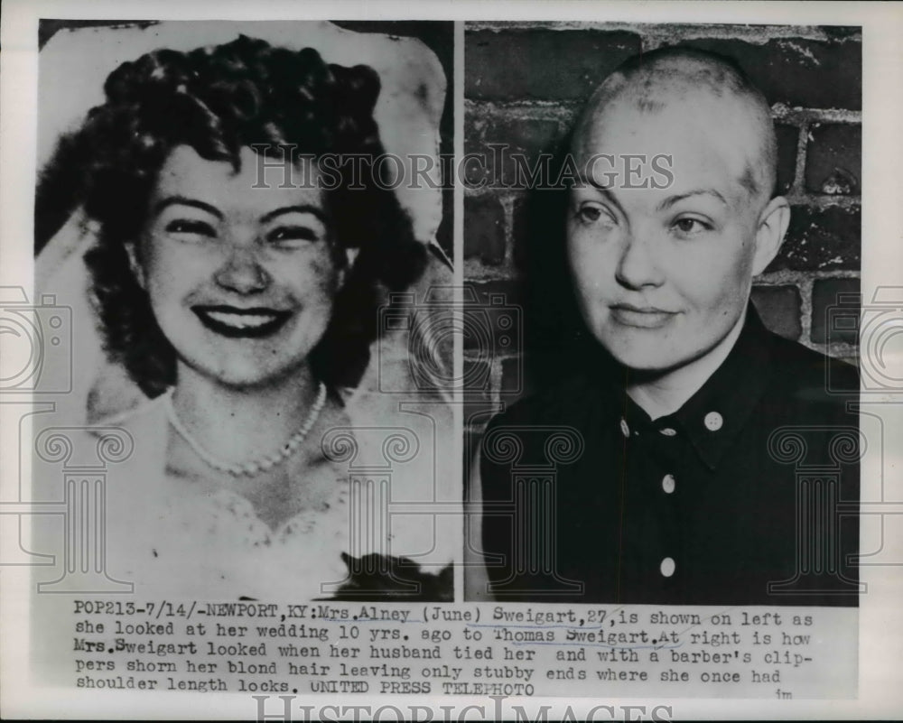 1954 Press Photo Newport Ky Mrs Alney Sweigart shown on left as she looked at - Historic Images