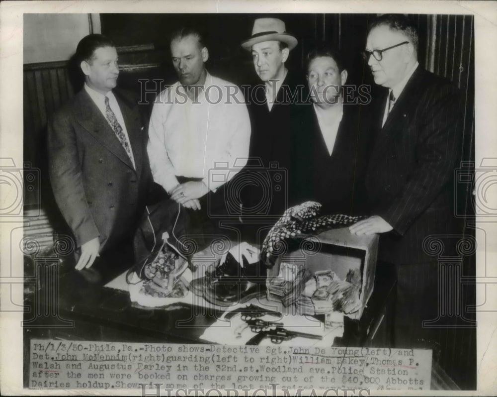 1950 Press Photo Detective Sgt. John De Young (L) and Det. John McMennim (R) - Historic Images