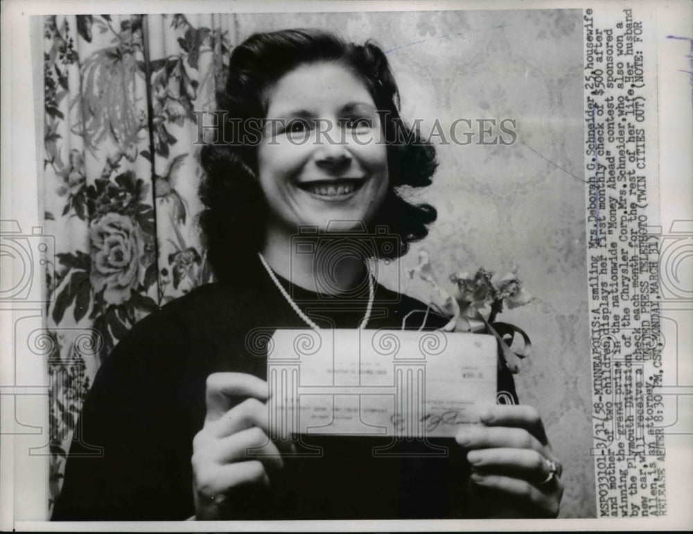 1958 Press Photo &quot;Money Ahead&quot; Smiling Contest Winner Deborah G. Schneider - Historic Images