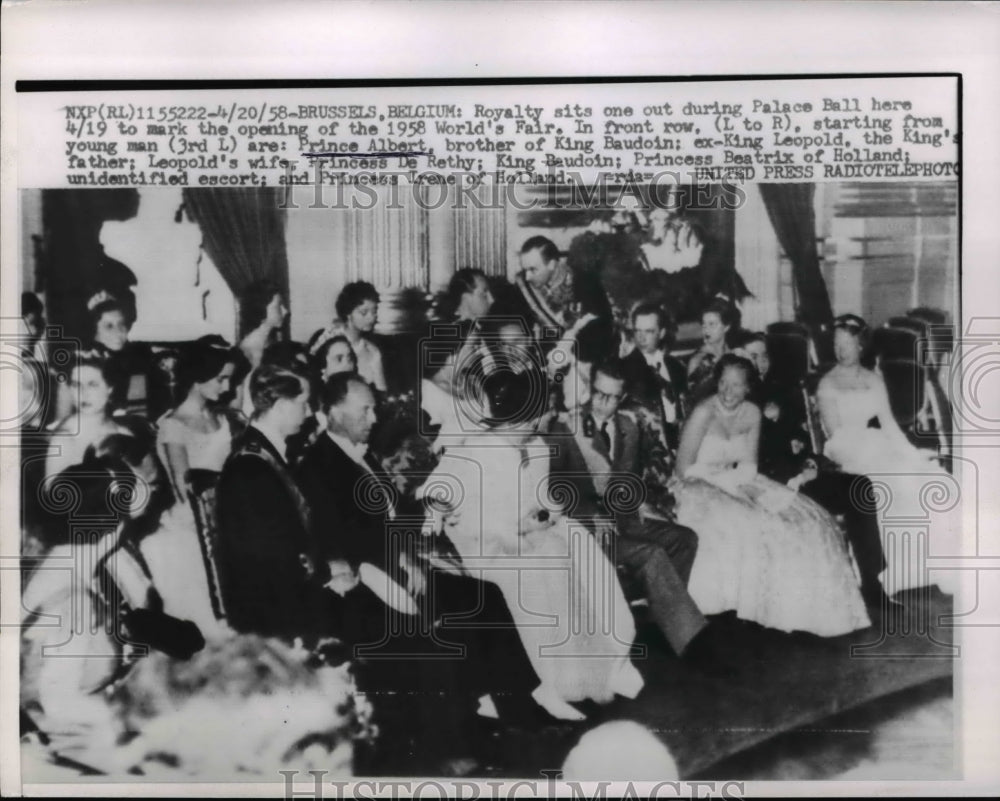 1958 Press Photo Royalty at Palace Hall for 1958 World Fair in Brussels, Belgium - Historic Images