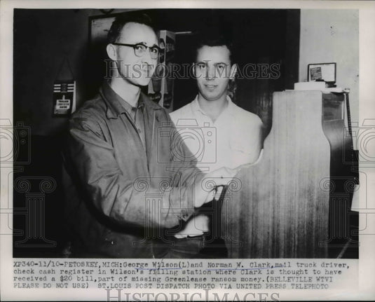 1953 Press Photo George Wilson & Norman Clark on Wilson's cash register - Historic Images