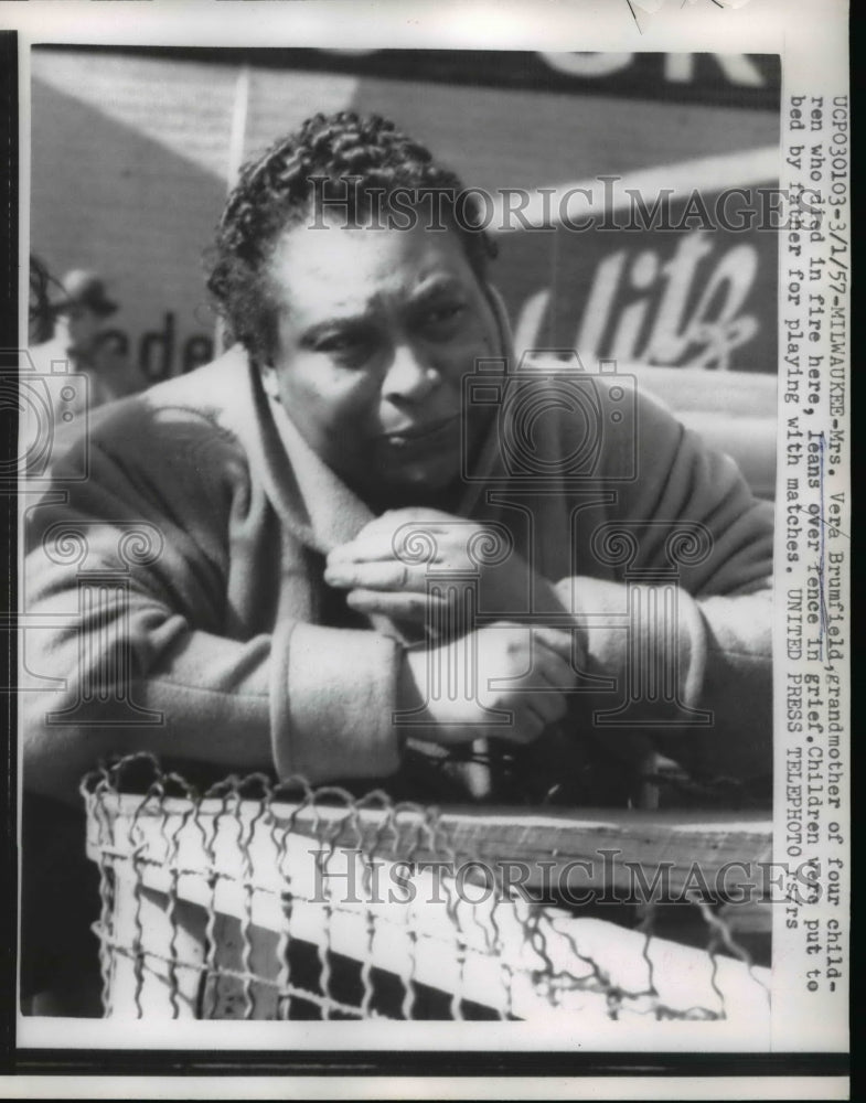 1957 Press Photo Milwaukee Wis Mrs Vera Brumfield 4 grandkids died in fire - Historic Images