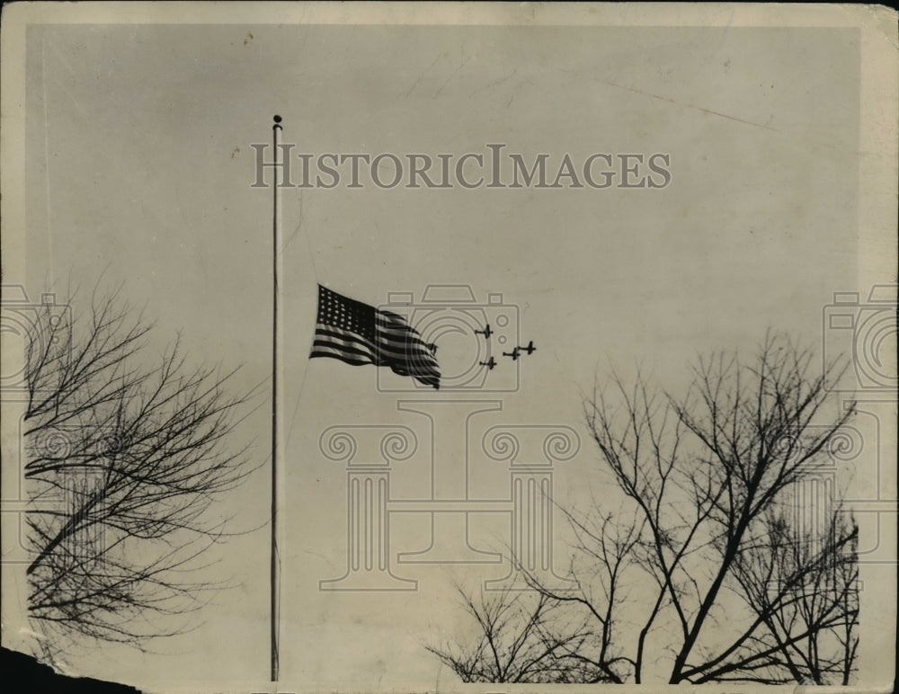 1933 Press Photo Arlington Cementary honor Lt Irvin Woodring last of 3 - Historic Images