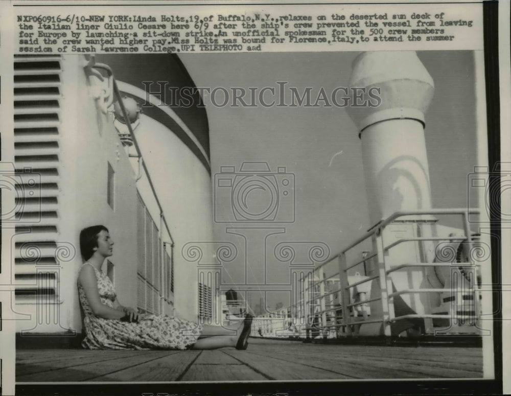 1959 Press Photo Linda Holtz Relaxing on Deck, Italian Liner Ship Giulio Cesare - Historic Images