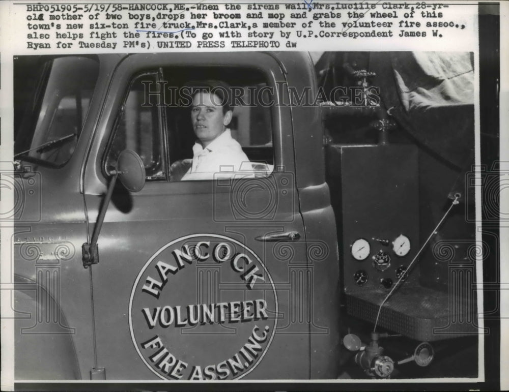 1958 Press Photo Lucille Clark Driving Hancock Volunteer Fire Association Truck - Historic Images