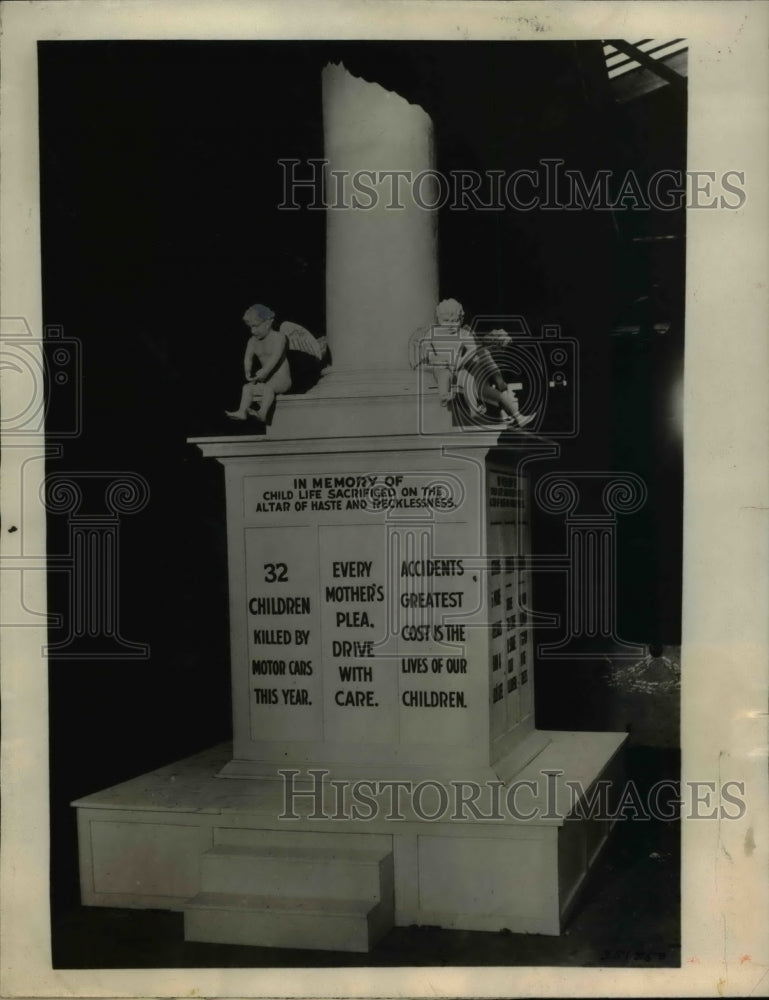 1923 Press Photo This monument consisting of a broken column to symbolize the - Historic Images