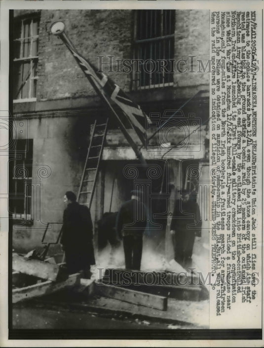 1956 Press Photo Britain's Flag Flies at Police Barracks Even After Bombing Raid - Historic Images