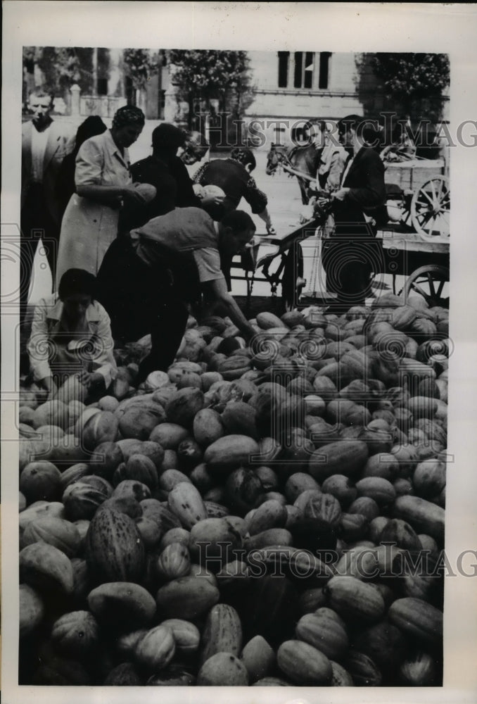 1946 Press Photo Abundance of Melons at Sofia's Post War Period in Bulgaria - Historic Images