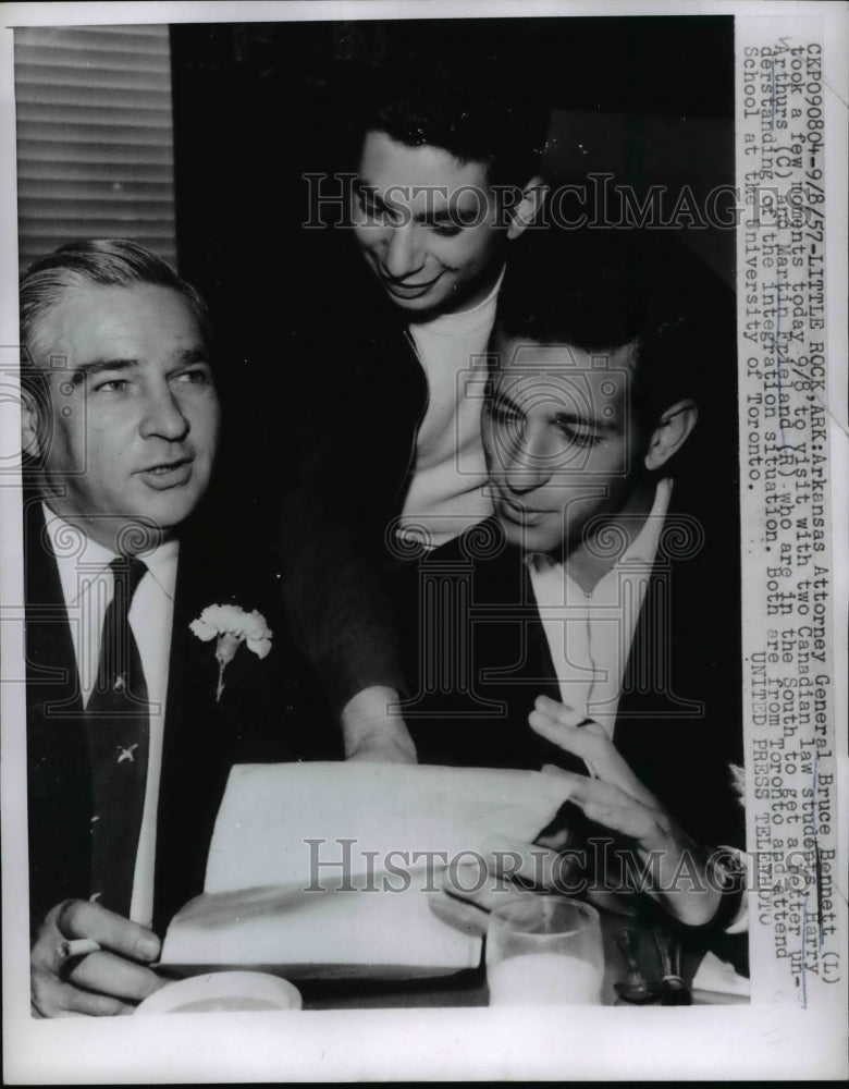 1957 Press Photo Bruce Bennett Visits Students Harry Arthurs & Martin Frieland - Historic Images