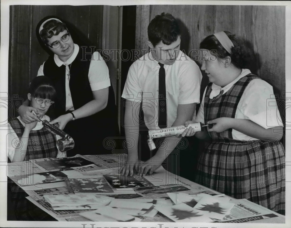 1968 Press Photo St Jas Center for kids Sister Theresa, J Schwab, G Tuepanier - Historic Images