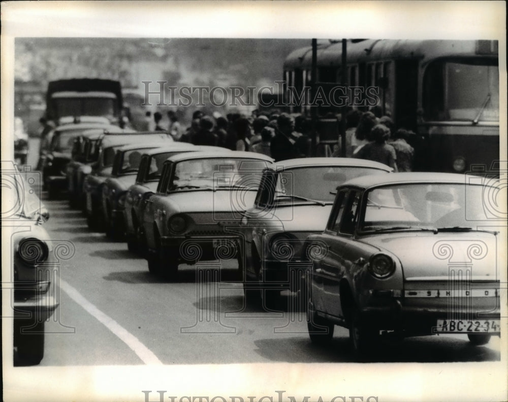 1971 Press Photo Traffic jam and air pollution in Czechoslovakia capital - Historic Images