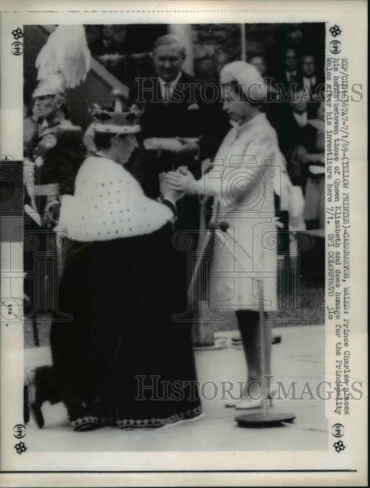 1969 Press Photo Prince Charles Does Homage for Principality of Wales Caernarvon - Historic Images