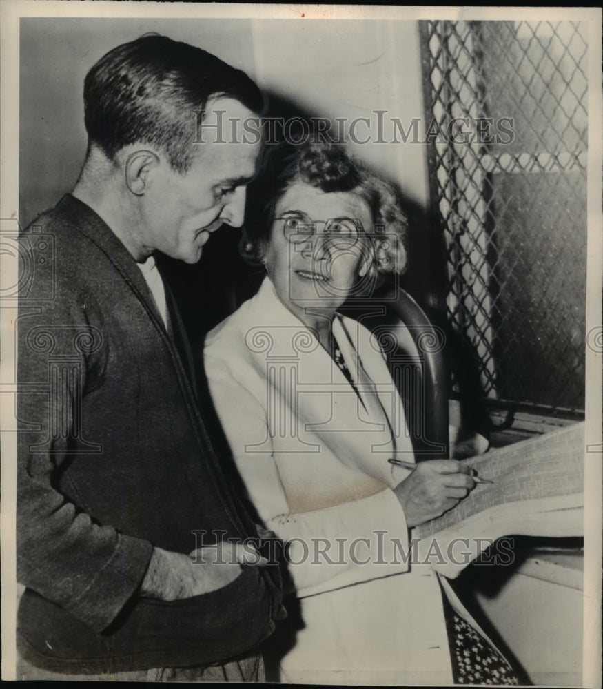 1948 Press Photo James McMenamin, of Phila, amnesia victim, and Miss Margaret - Historic Images