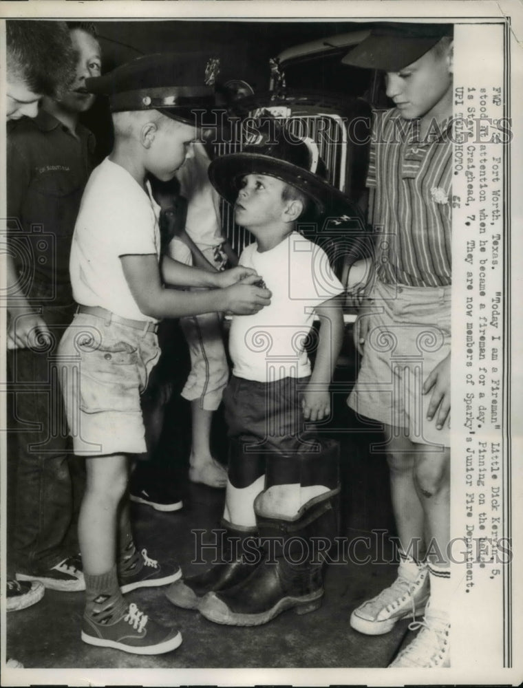 1961 Press Photo Dick Kervin appointed Fireman for a Day - Historic Images