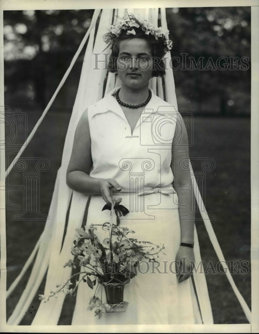 1933 Press Photo Josephine Williams Pres of class as Queen of the May - Historic Images