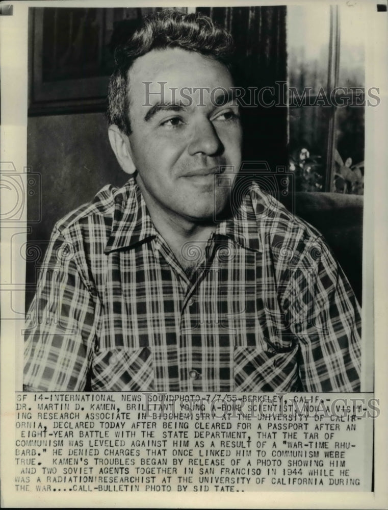 1955 Press Photo Dr. Martin D. Kamen, brilliant young a-bomb scientist visiting - Historic Images