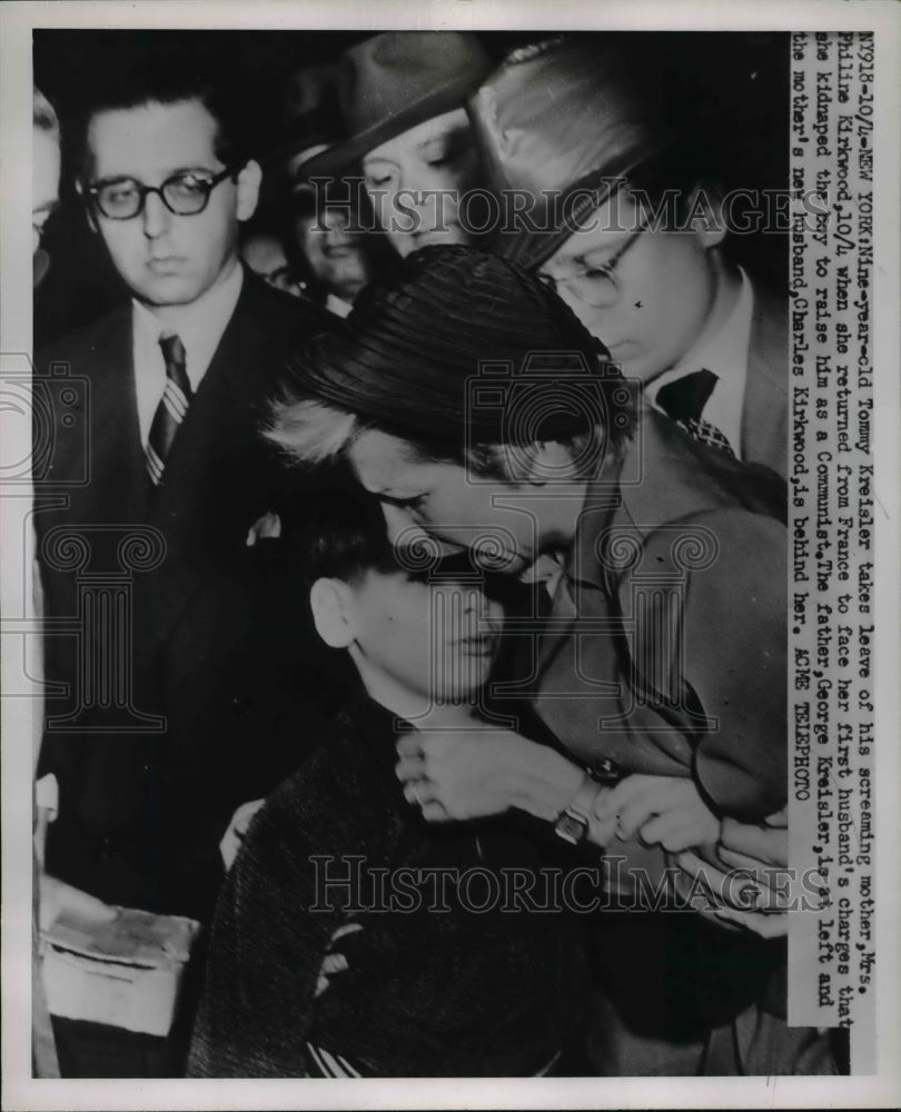 1951 Press Photo Tommy Kreisler, takes leave of his screaming mother, Mrs. - Historic Images