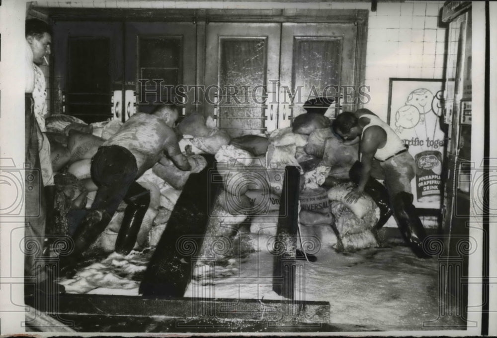 1956 Press Photo Subway workmen to shore up doors at BMT 8th St Station - Historic Images