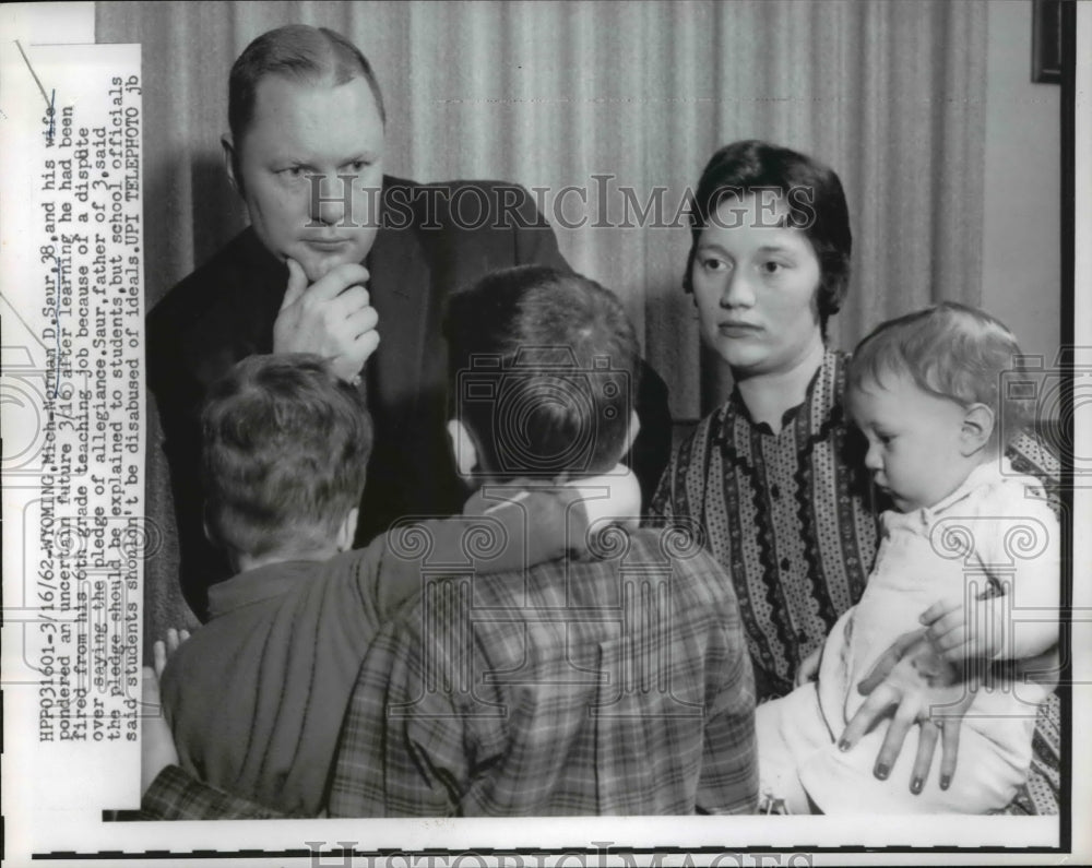 1962 Press Photo Norman Saur &amp; wife uncertain to future after he had been fired - Historic Images