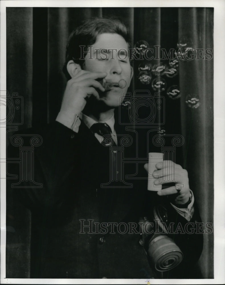 1970 Press Photo Prince Charles rehearsing part in Trinity College Revue - Historic Images