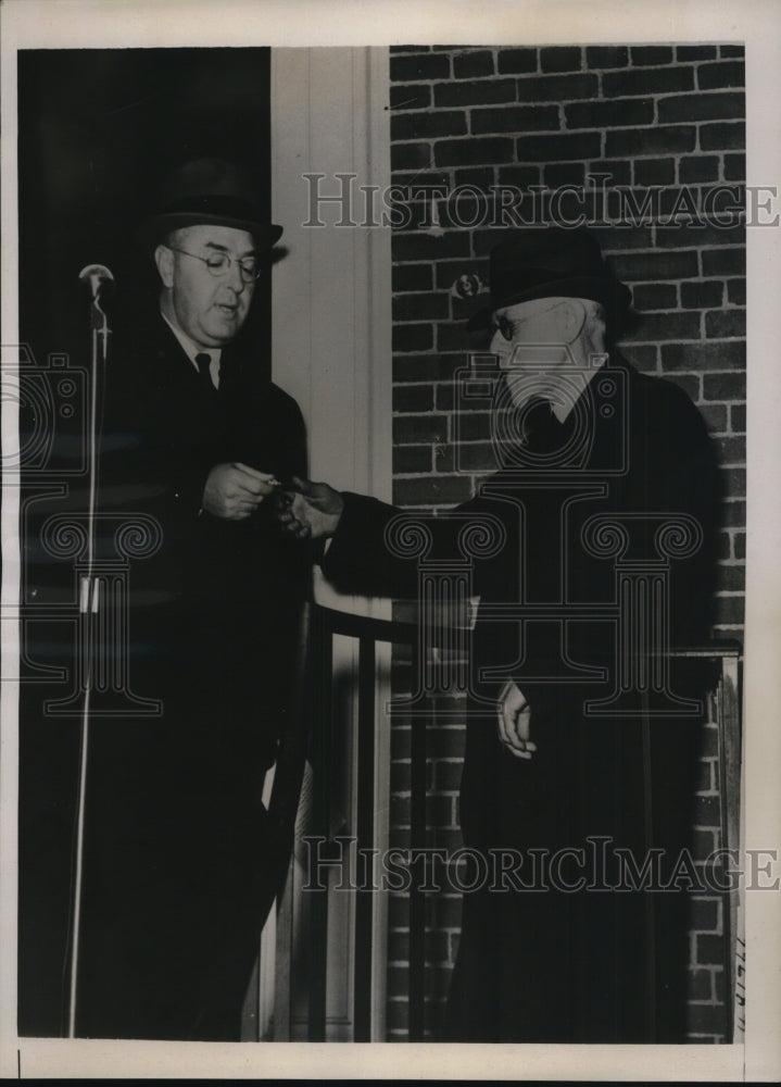 1938 Press Photo Henry M. Wriston (L) presenting keys to Charles A. Kraus - Historic Images